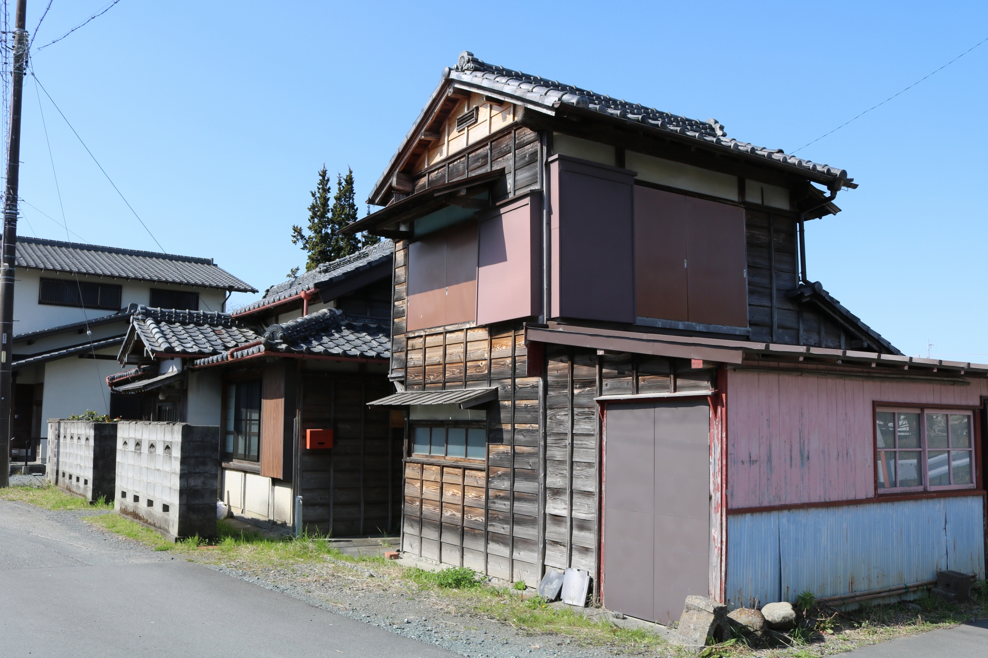 雨漏りはシールが大事！！